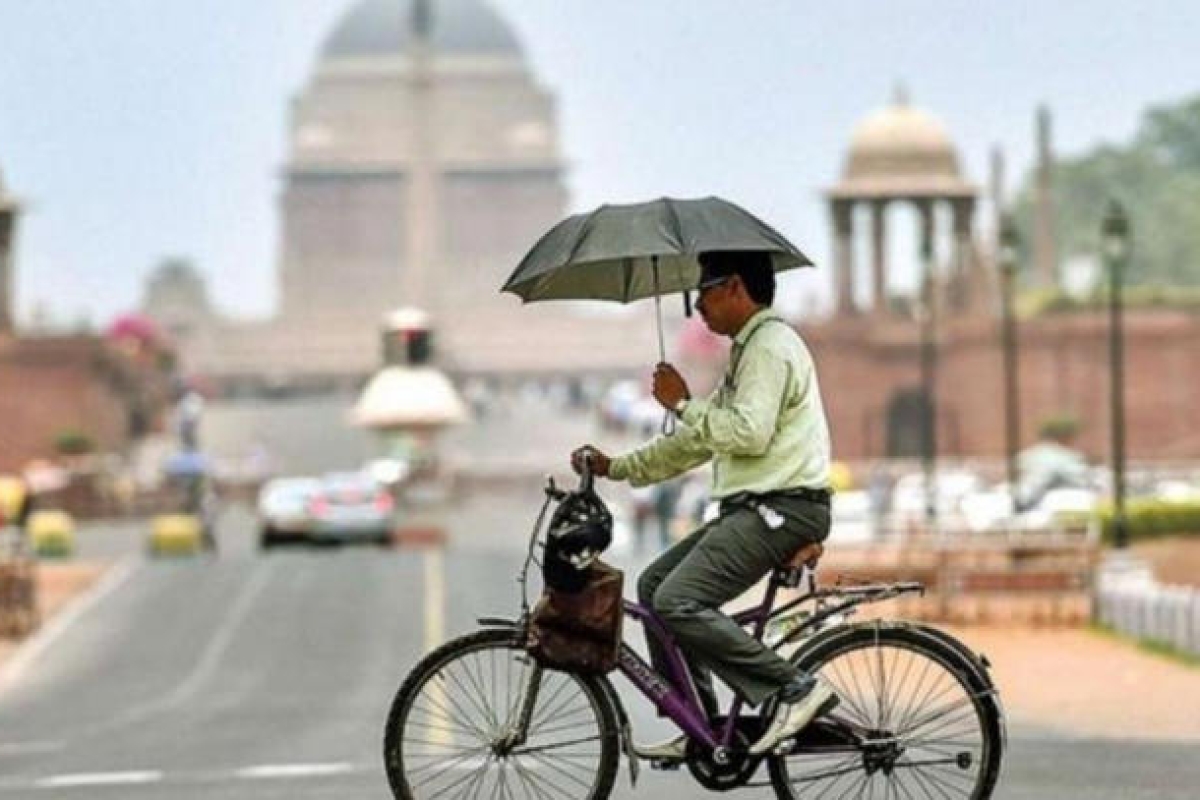 Delhi Weather Update Today: IMD Issues Red Alert as Temperature Breaches 40 Degrees | Key Updates