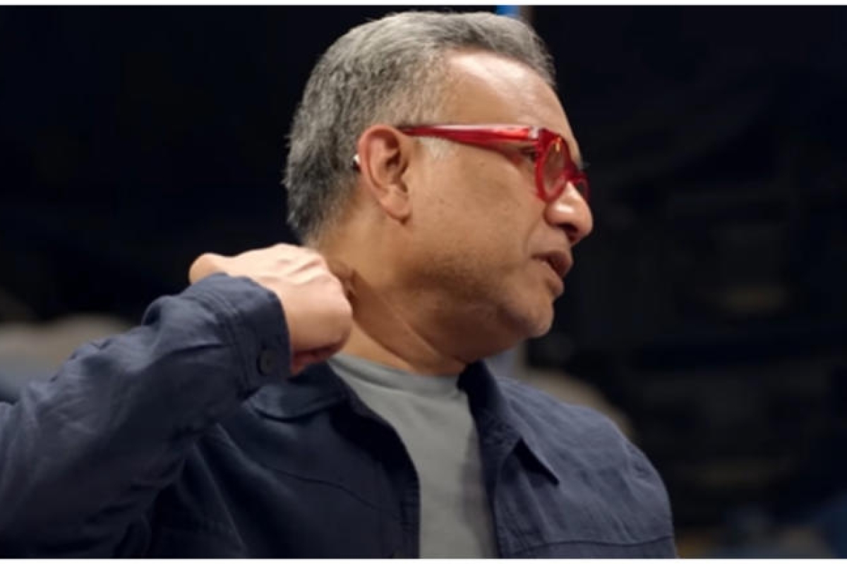 IC 814 Kandahar Hijack: Anubhav Sinha reveals that the pilot was held at gunpoint for such an extended period that it left a lasting mark on his neck.