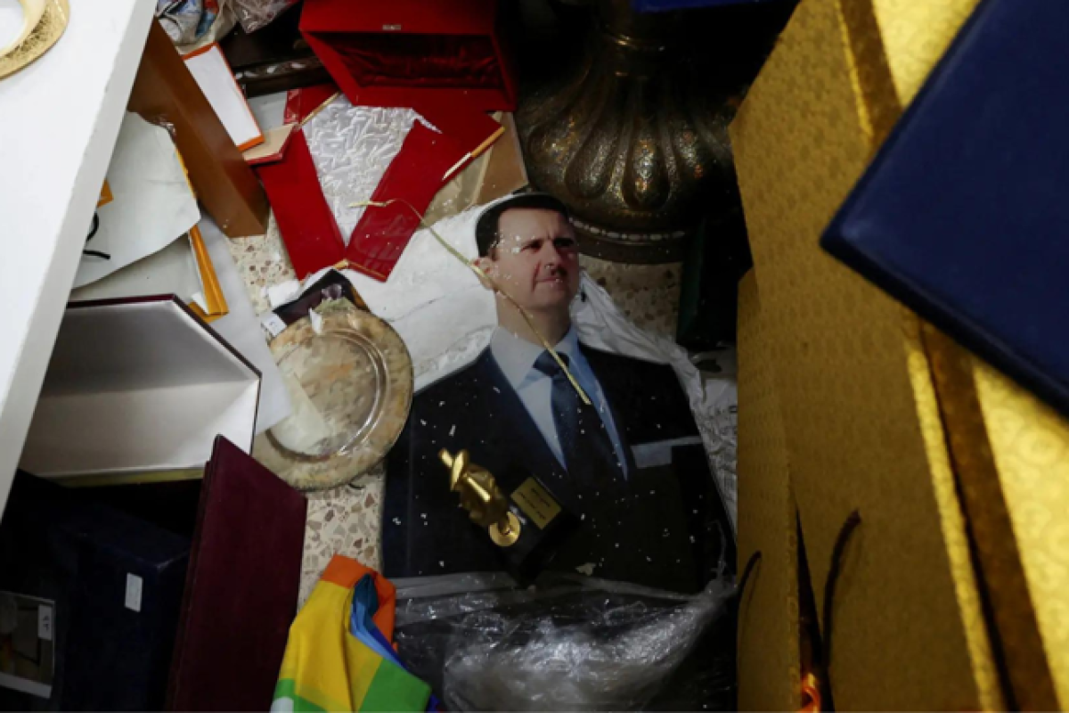 Family, aides, and soldiers abandoned: Assad’s solo escape to Moscow
